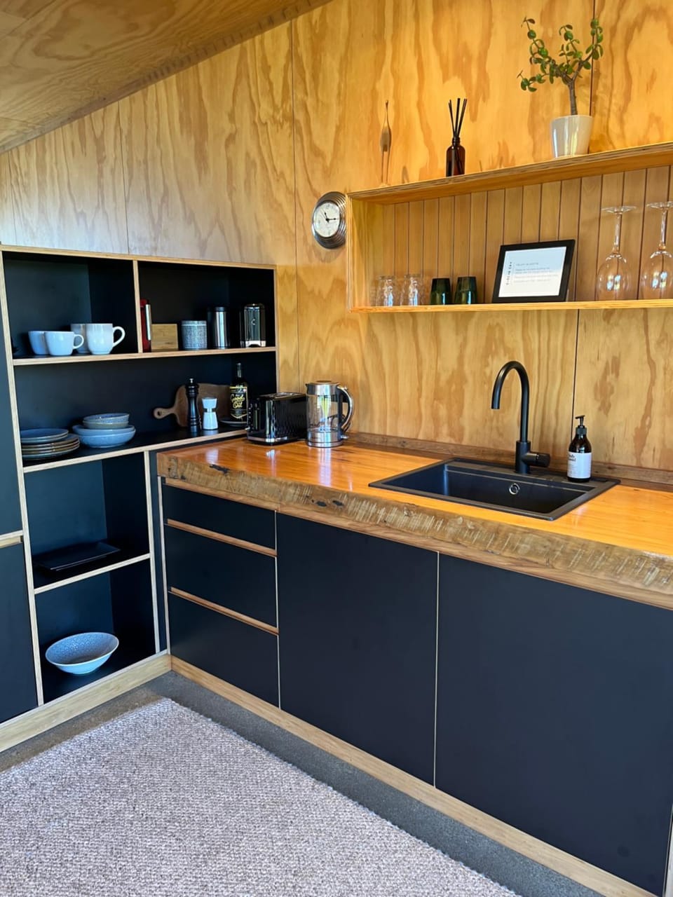 Coffee/tea facilities, Kitchen or kitchenette
