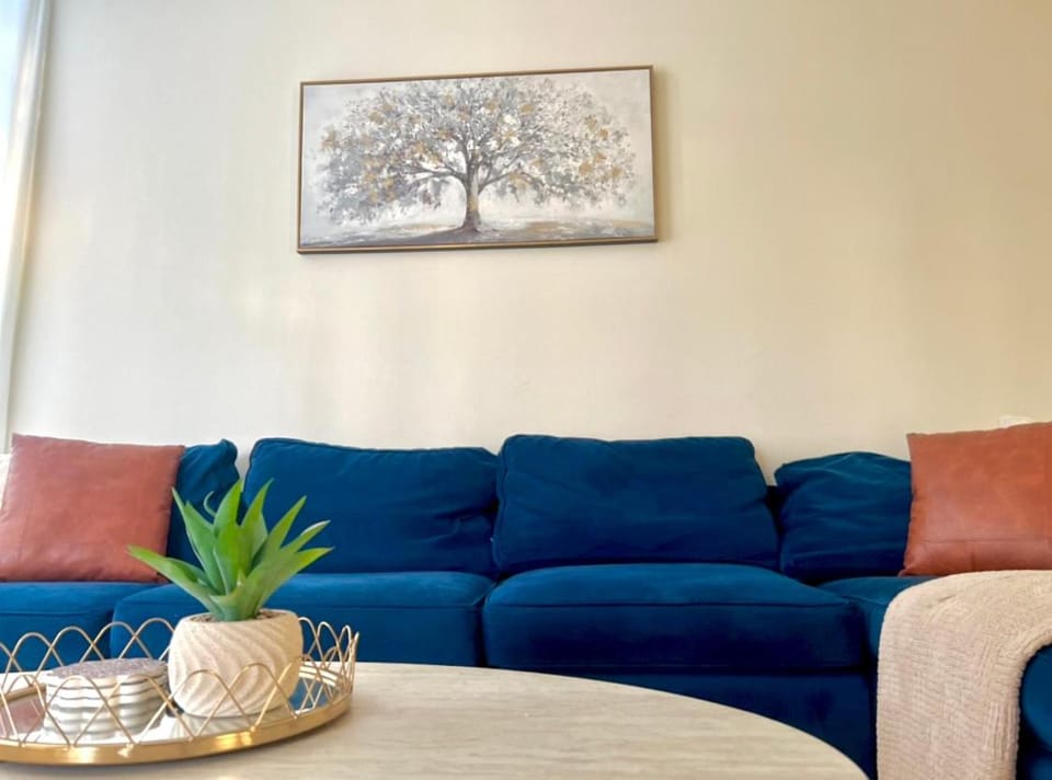 Heart of Hollywood - Walk of Fame Modern Apts Studio - 1bd or 2bd with View - Free parking - Balcony - Wifi Rooftop- 24hr Gym - Upscale amenities Apartment in Hollywood
