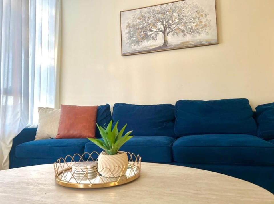 Heart of Hollywood - Walk of Fame Modern Apts Studio - 1bd or 2bd with View - Free parking - Balcony - Wifi Rooftop- 24hr Gym - Upscale amenities Apartment in Hollywood
