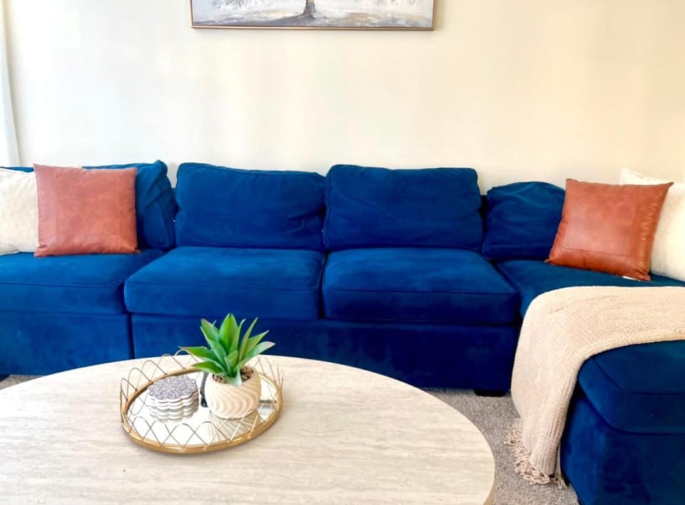 Heart of Hollywood - Walk of Fame Modern Apts Studio - 1bd or 2bd with View - Free parking - Balcony - Wifi Rooftop- 24hr Gym - Upscale amenities Apartment in Hollywood