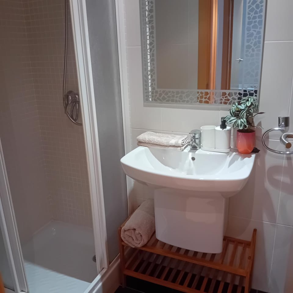 Shower, Bathroom, towels