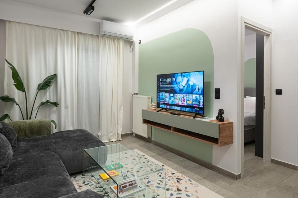 TV and multimedia, Living room, Seating area, Evening entertainment