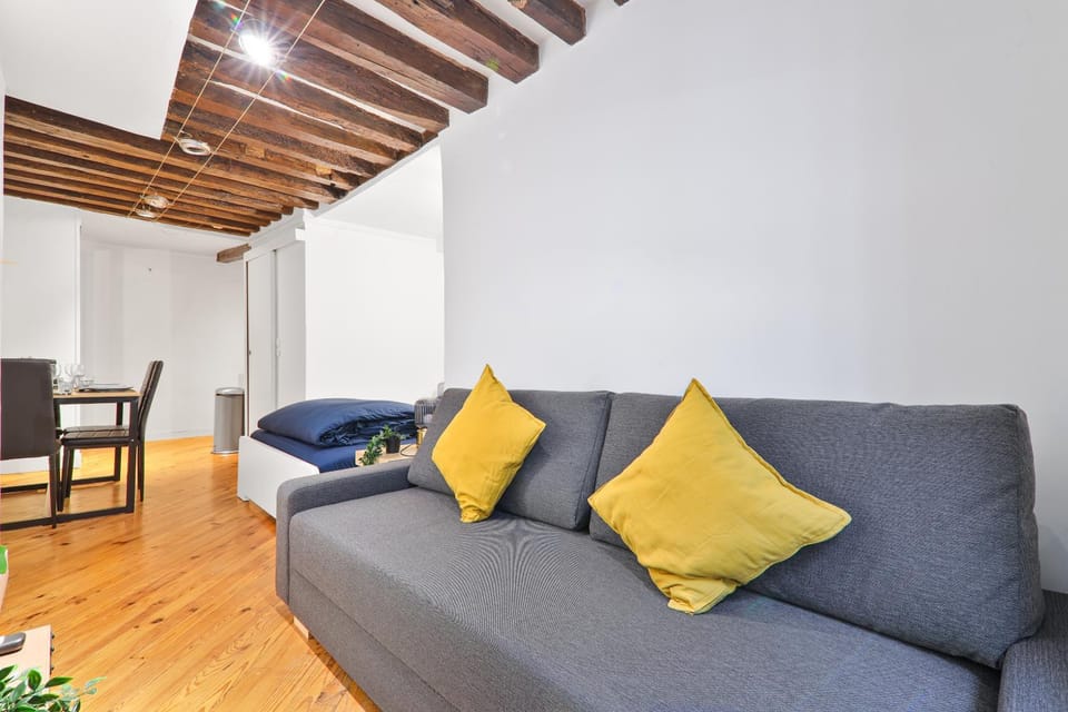 Bed, Living room