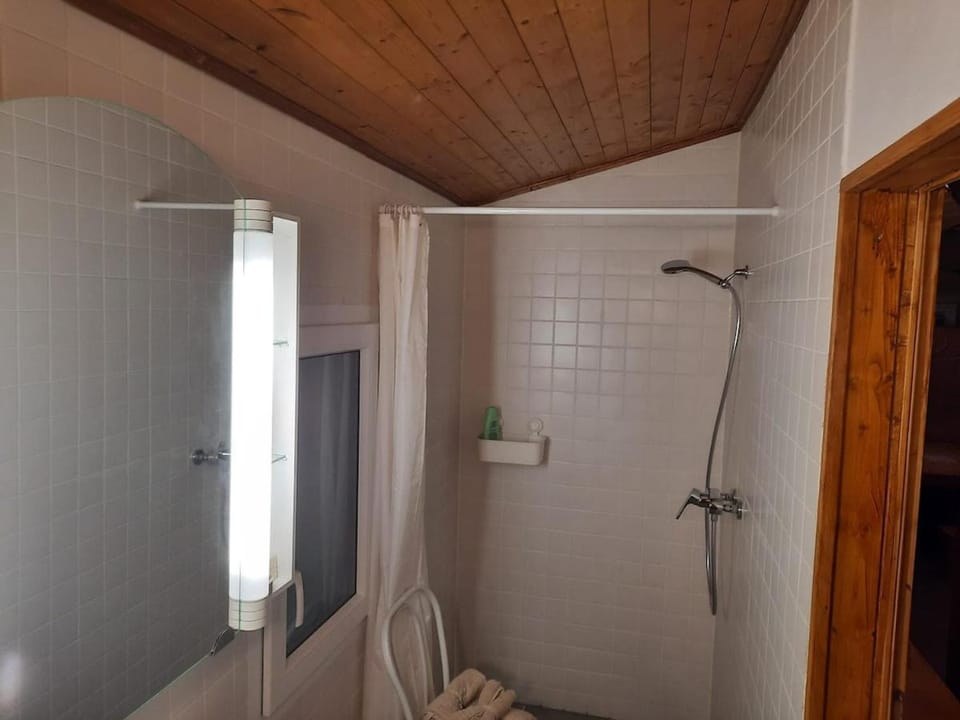 AirBee&Bee - Creux du Van Chalet in Neuchâtel, Switzerland