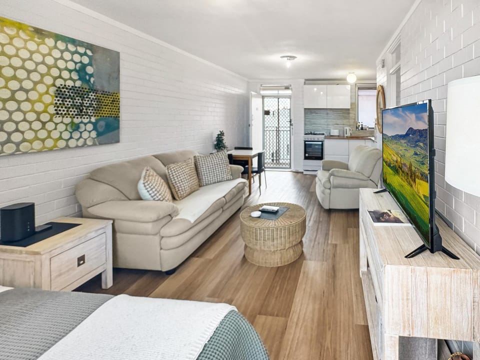 Right in Fremantle Apartment in Perth