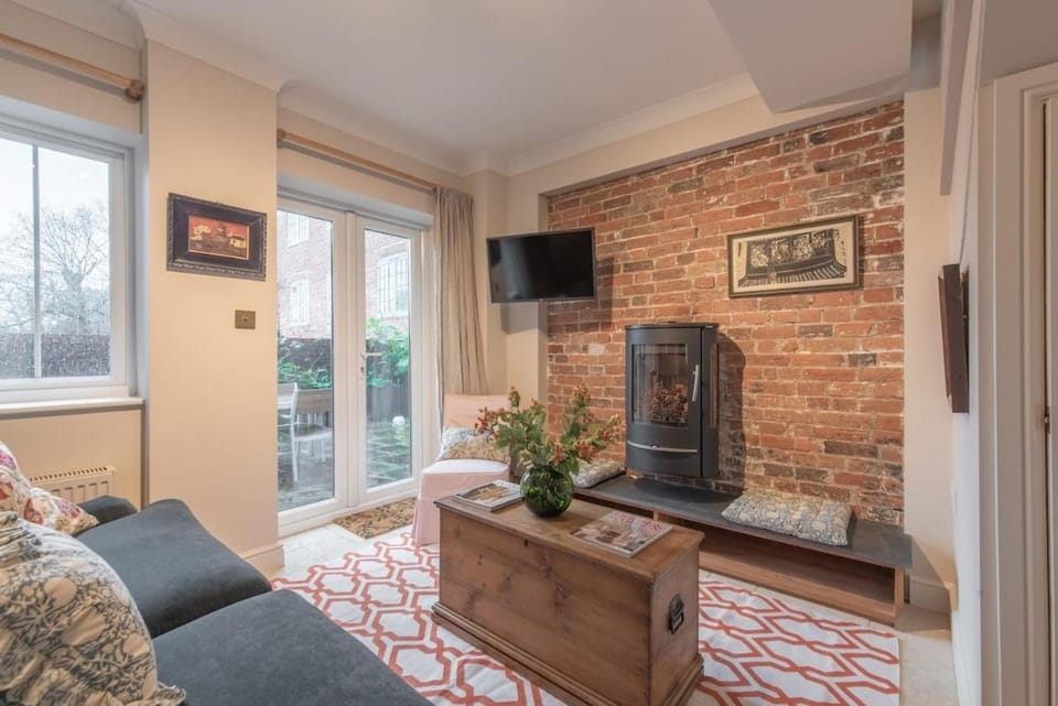 The Mews House, Central Devizes House in Rowde