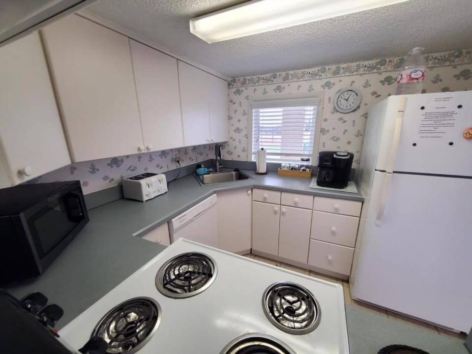Tradewinds 151 condo Apartment in Crescent Beach