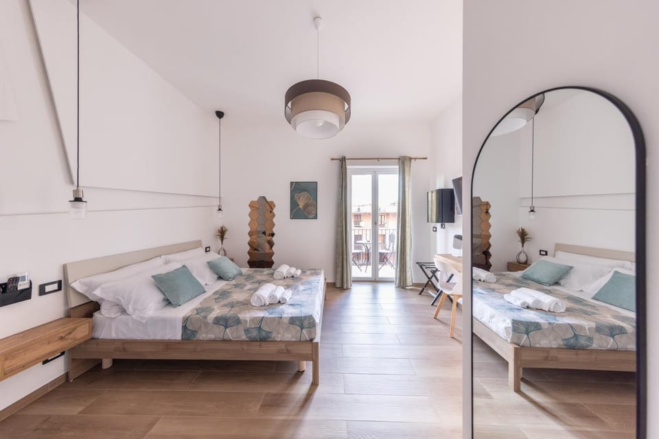 Bed, Photo of the whole room, Seating area, Bedroom