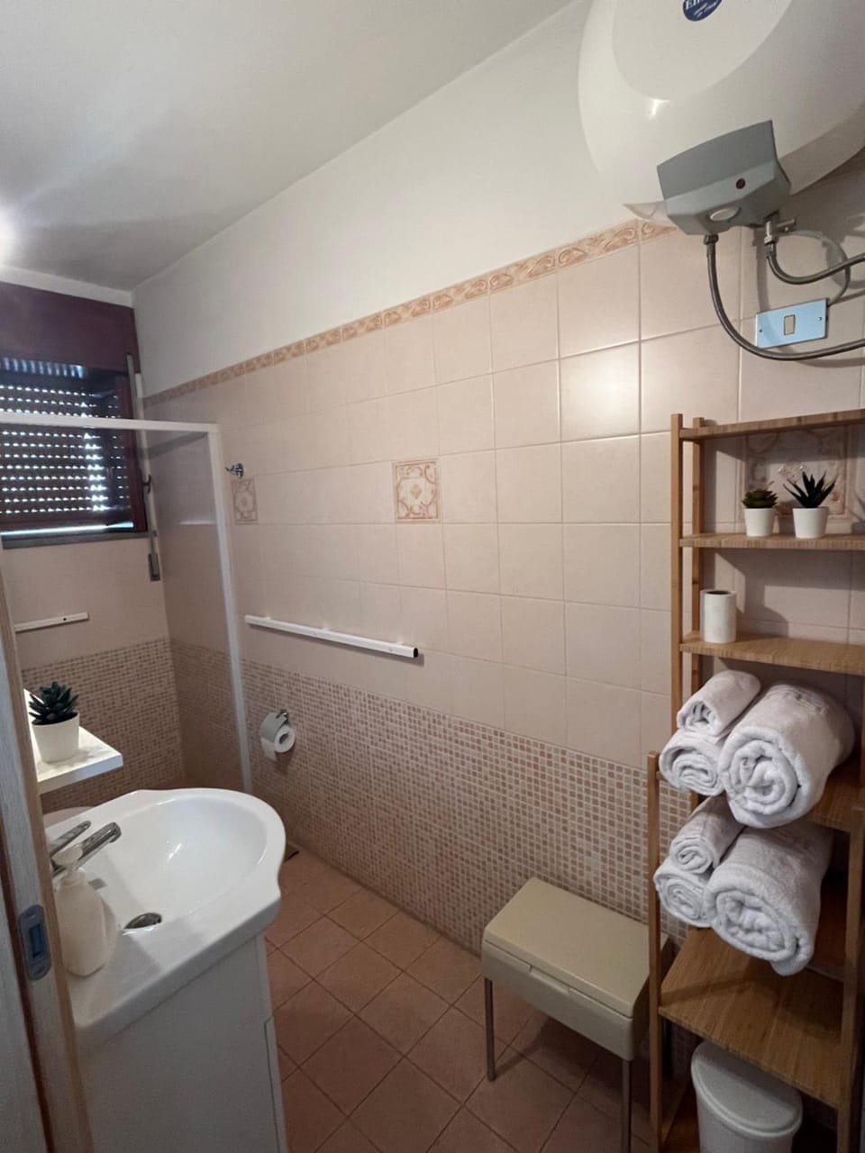 Shower, Bathroom, towels