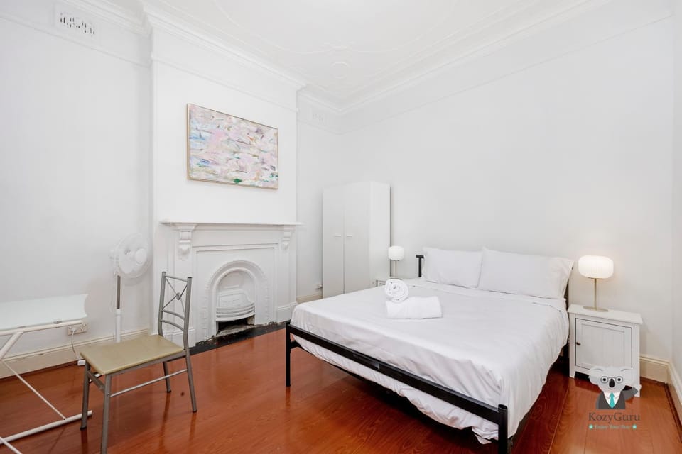 KozyGuru | Ashfield Cozy 4Bed house Great Location Apartment in Sydney
