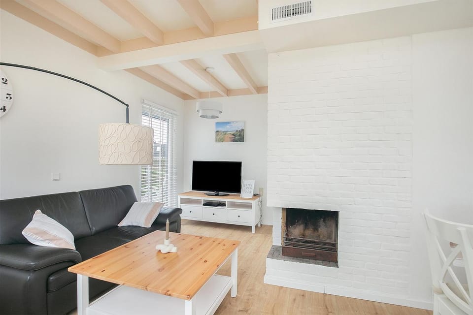 Communal lounge/ TV room, TV and multimedia, Seating area