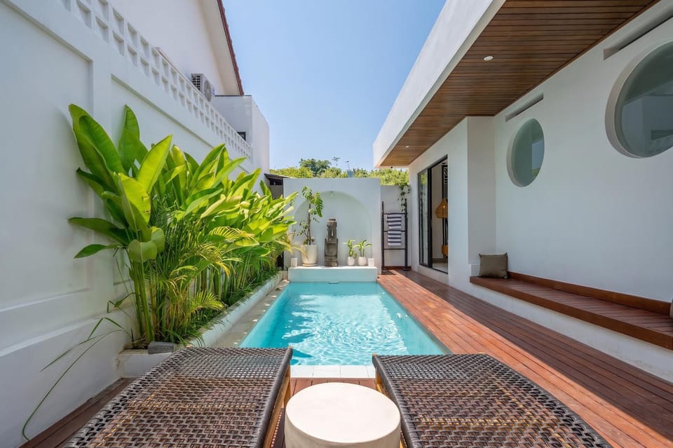 Patio, Swimming pool, Swimming pool, sunbed