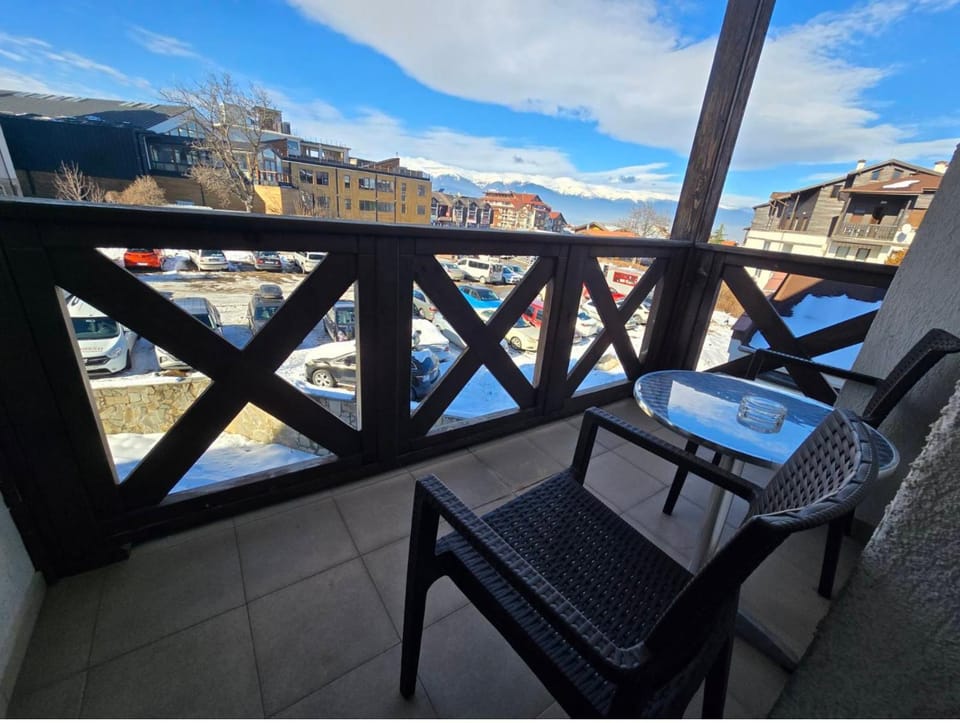 Patio, Day, Natural landscape, View (from property/room), Balcony/Terrace, Seating area, Dining area, Mountain view