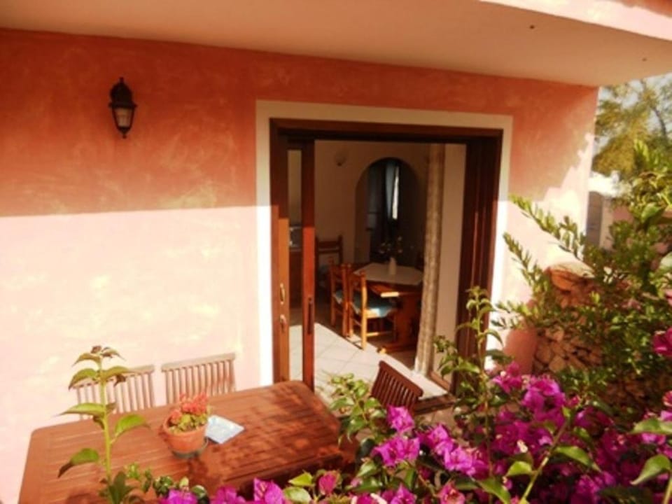 Patio, Facade/entrance, Living room