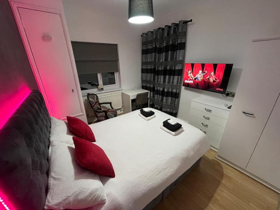 Stylish 1 bedroom Flat Brixton Apartment in London