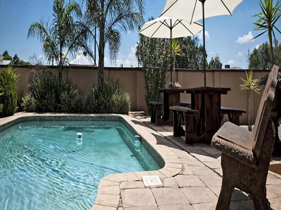 Swimming pool, Swimming pool