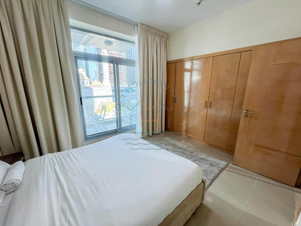 Photo of the whole room, wardrobe