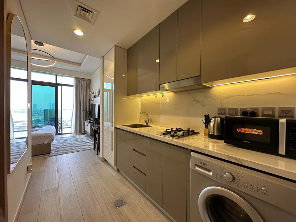 Kitchen or kitchenette, stove, washing machine