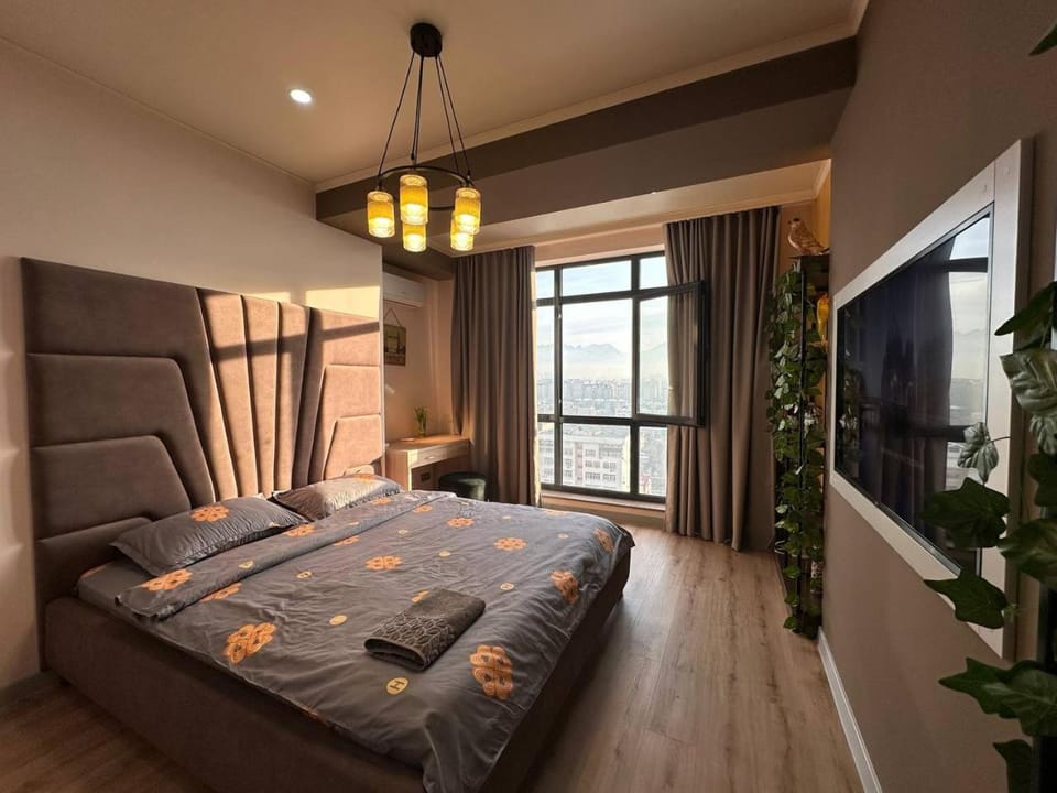 Bed, TV and multimedia, Bedroom