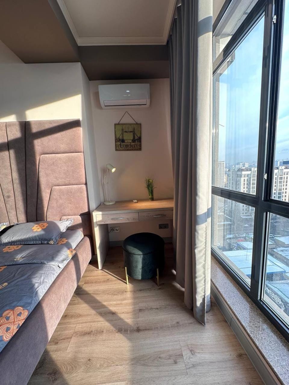 Bed, Bedroom, air conditioner