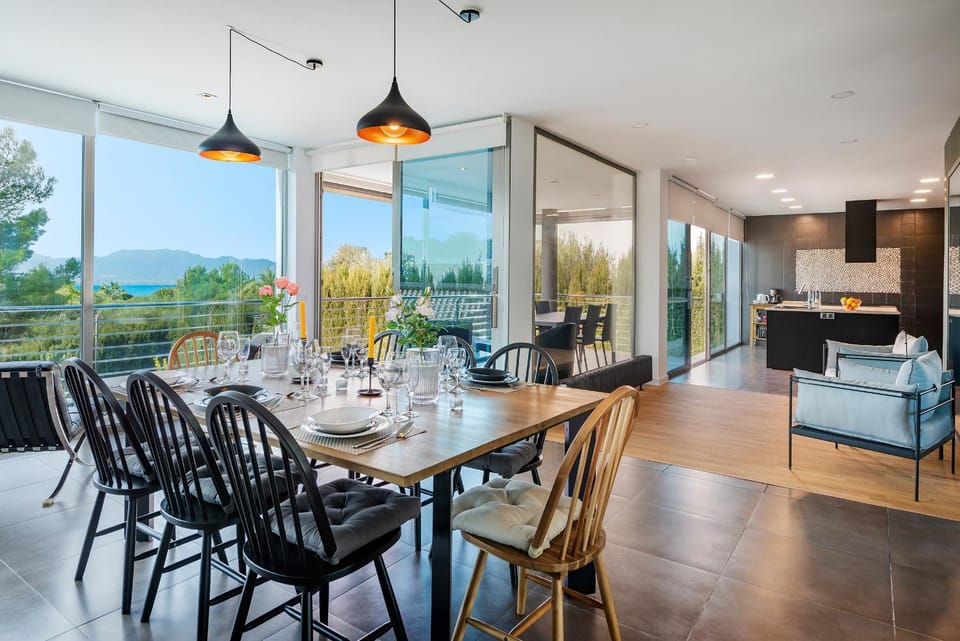 Seating area, Dining area