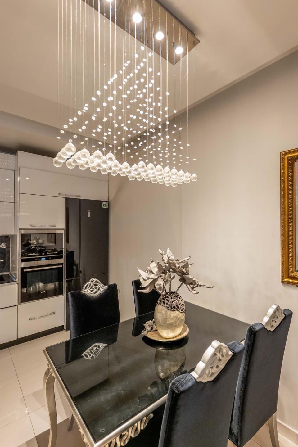 Kitchen or kitchenette, Seating area