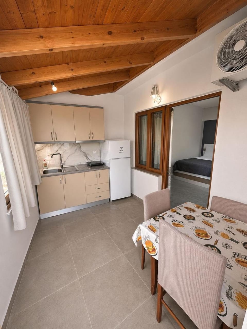 Bed, Kitchen or kitchenette, Living room, Photo of the whole room, Seating area, Dining area, Bedroom, minibar, oven, pet friendly, stove