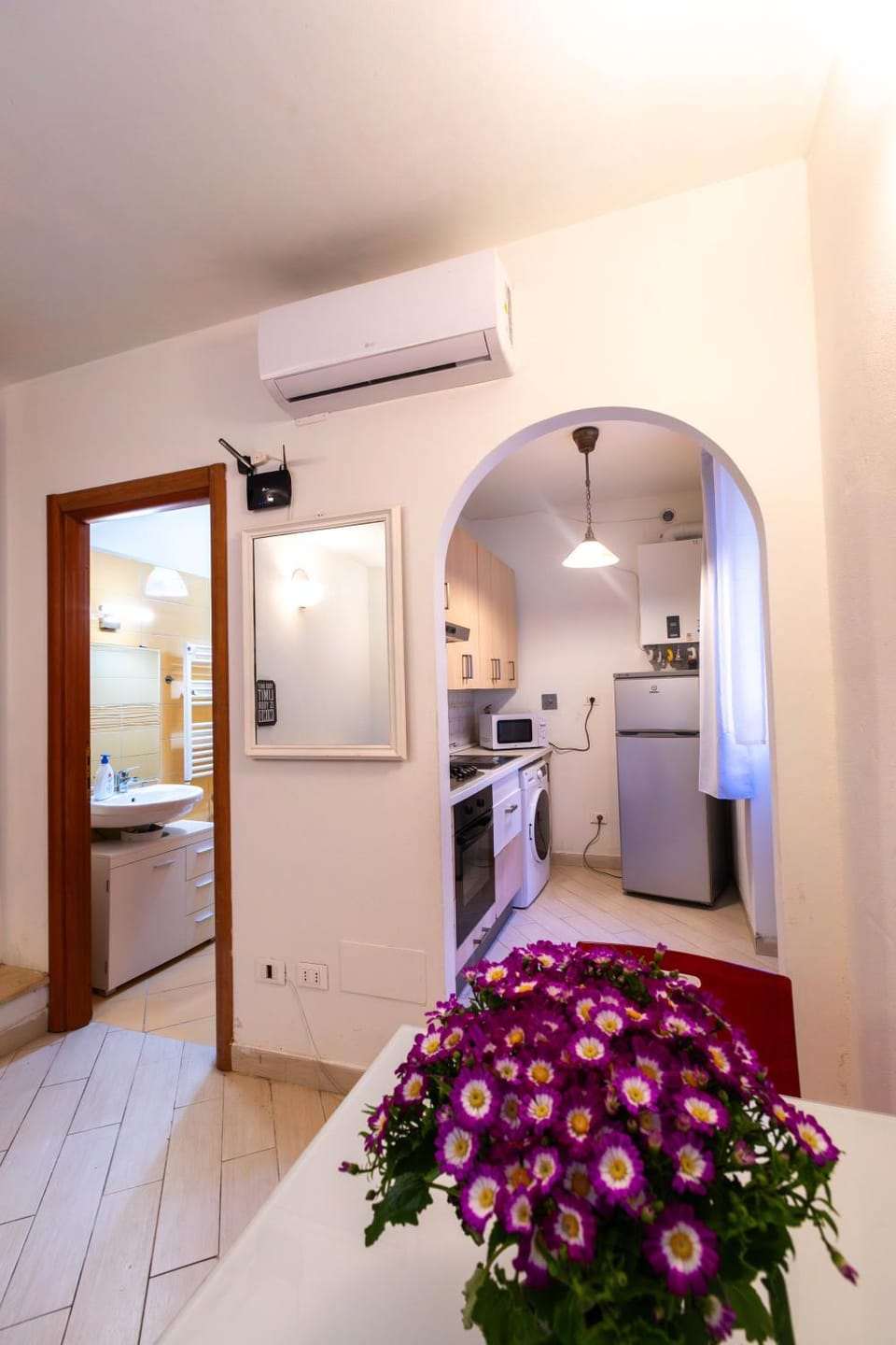 Bathroom, Kitchen or kitchenette, Living room