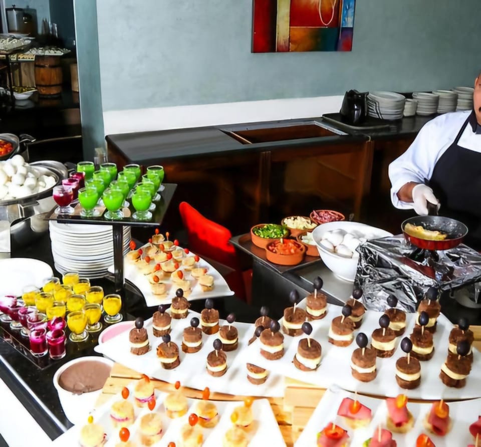 Restaurant/places to eat, Restaurant/places to eat, Food and drinks, Buffet breakfast