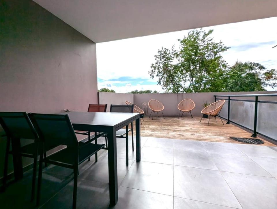 Day, Natural landscape, View (from property/room), Balcony/Terrace, Balcony/Terrace, Seating area, Dining area