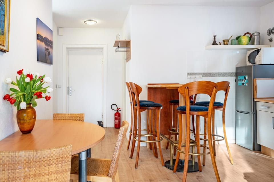Property building, Kitchen or kitchenette, Living room