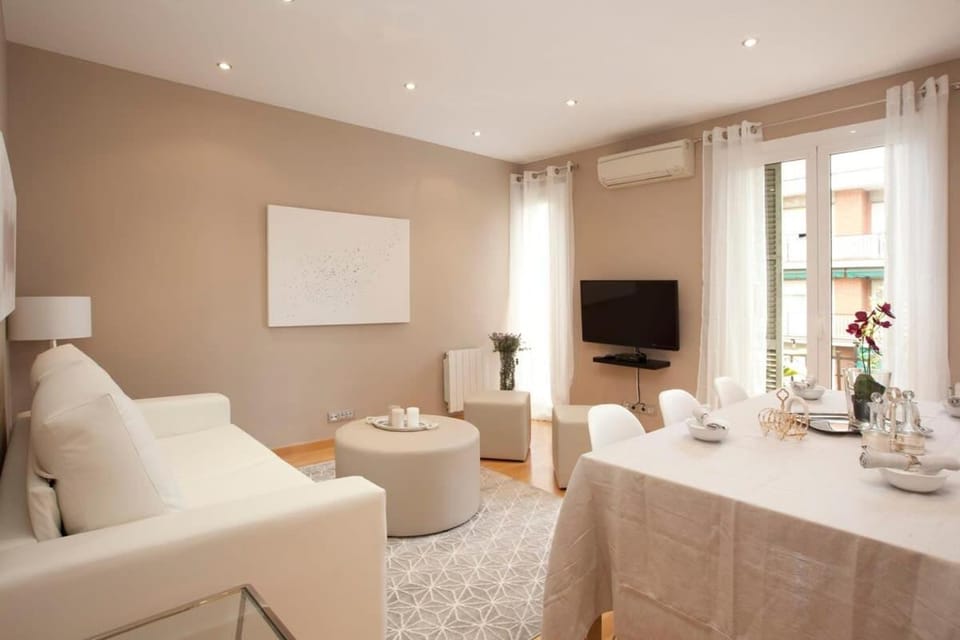 Gran Via modern and bright 3BD with terrace Apartment in Barcelona