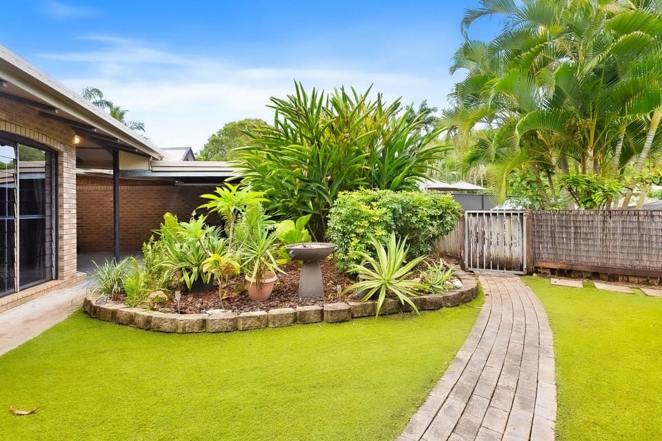 Green Cottage Trinity Beach I Pet friendly I BBQ House in Cairns