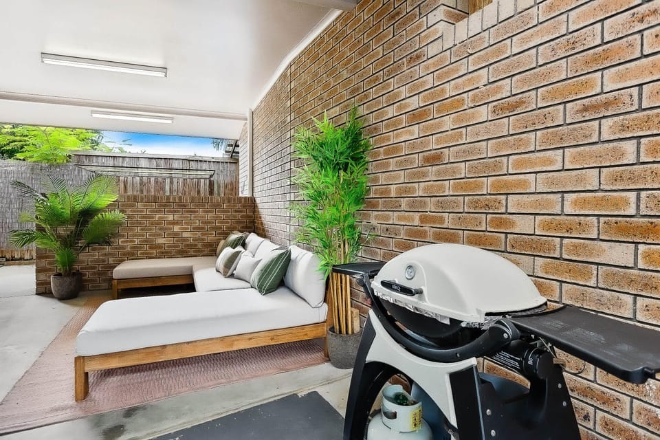 Green Cottage Trinity Beach Pet friendly BBQ House in Cairns