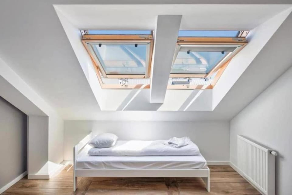 Bed, Photo of the whole room, Bedroom, towels