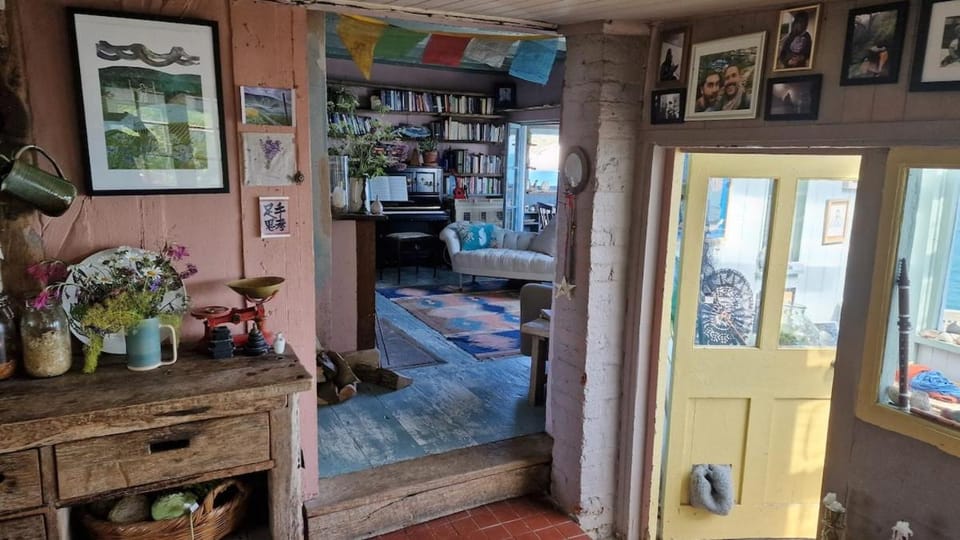 A Cosy Cabin at Cuckmere Haven Cabin in Lewes District