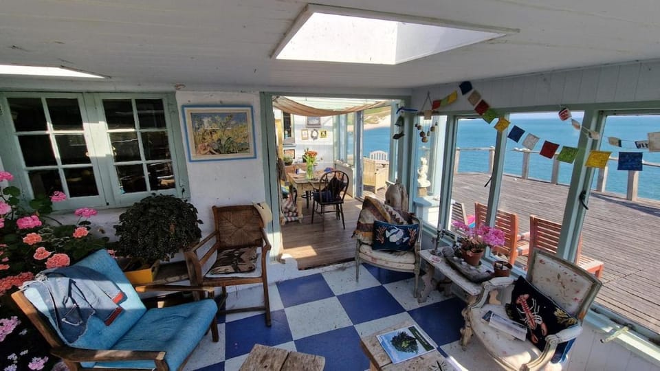 A Cosy Cabin at Cuckmere Haven Cabin in Lewes District