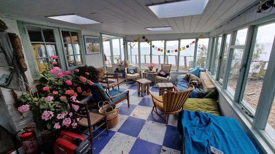 A Cosy Cabin at Cuckmere Haven Cabin in Lewes District