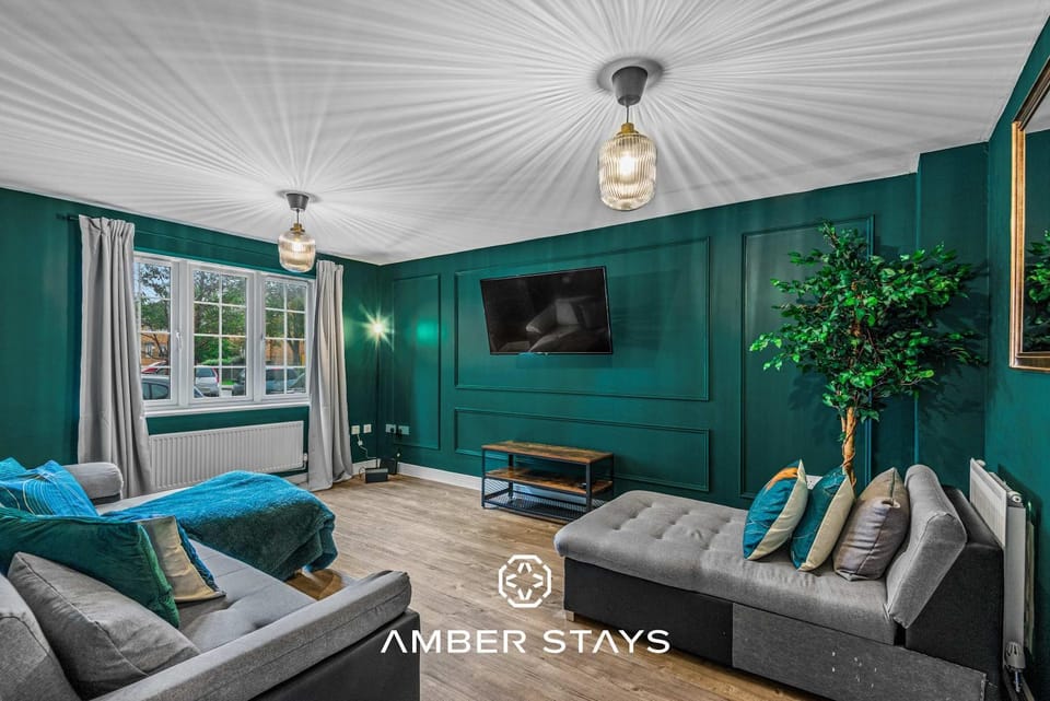 Spacious 5 Bed House in Reading by Amber Stays, Perfect for Business & Contractors, Sleeps 12 House in Reading