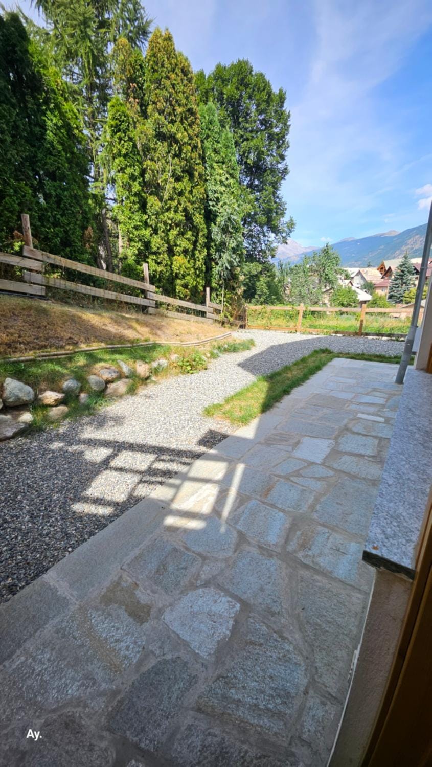 Appartement Chalet - intégralité du logement 6 pers max Apartment in Briançon