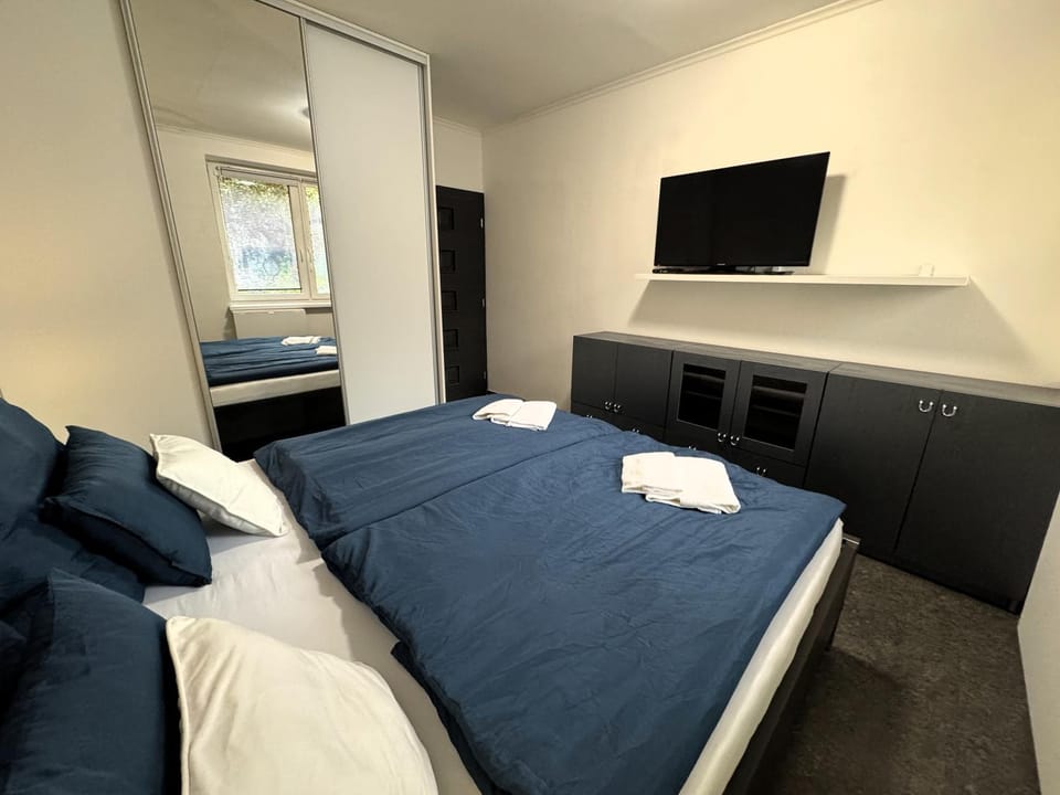 Bed, TV and multimedia, towels, wardrobe