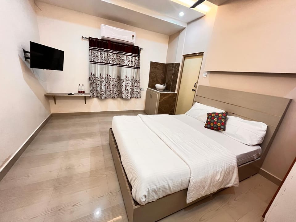 Bed, Photo of the whole room, air conditioner
