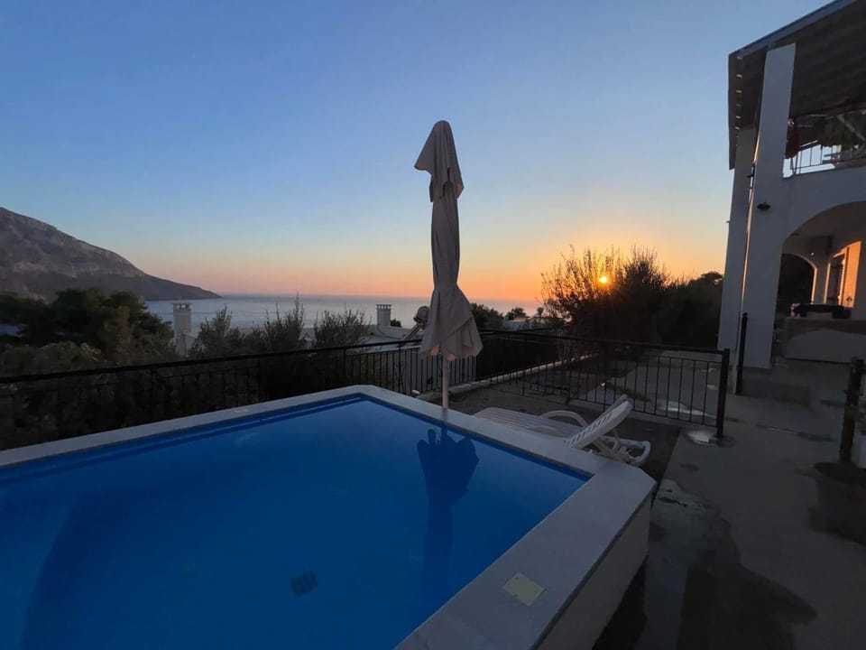 Patio, Mountain view, Pool view, Sunrise, Sunset
