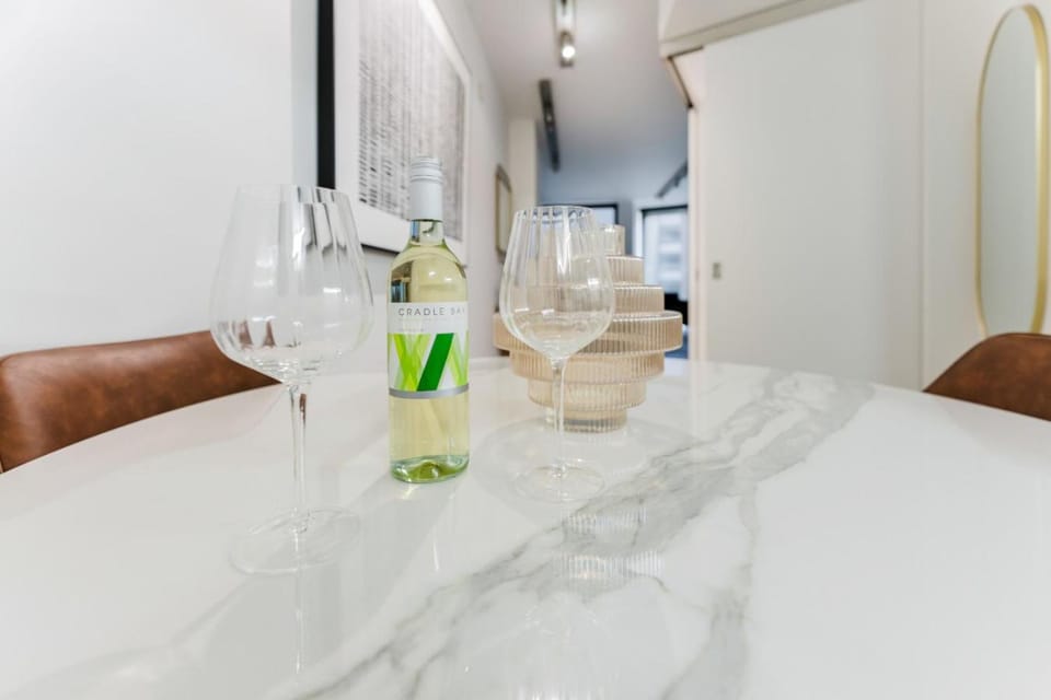 Food and drinks, Dining area, Drinks, Alcoholic drinks
