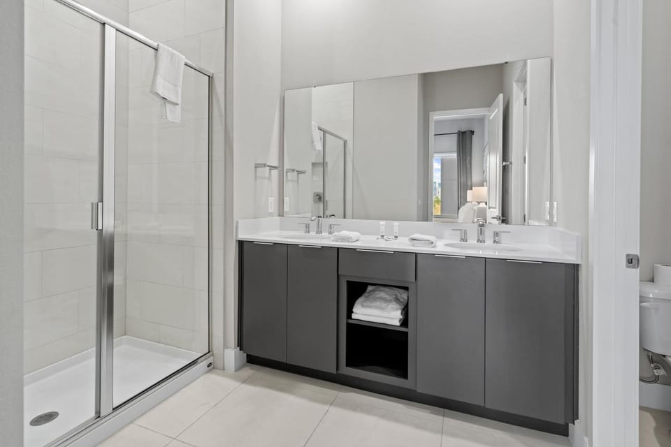 5 Bd 4.5 B Luxury Apt 36-206 Apartment in Four Corners