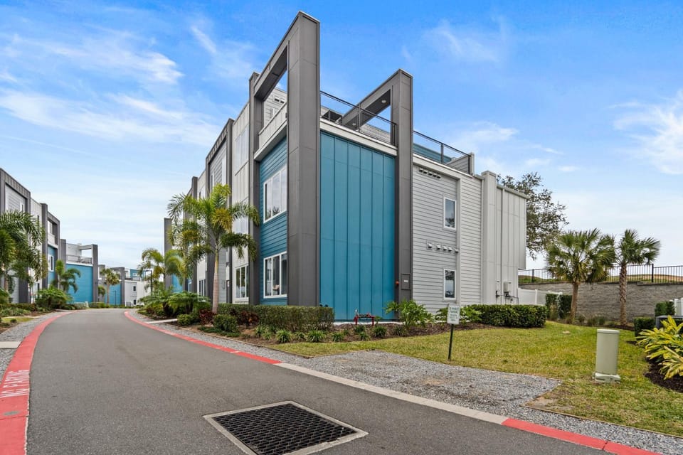 5Bd 4 and a half Ba 2 Story apt 49-215 Apartment in Four Corners