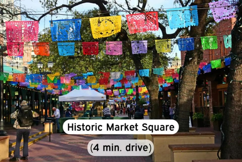 2BR Escape w Parking&Pool, Near Rvrwlk & Conv Ctr Apartment in San Antonio