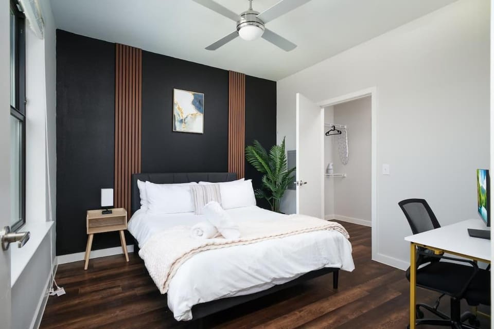 Modern 2BR Retreat- Prkng,Near Rvrwlk & Conv Ctr Apartment in San Antonio