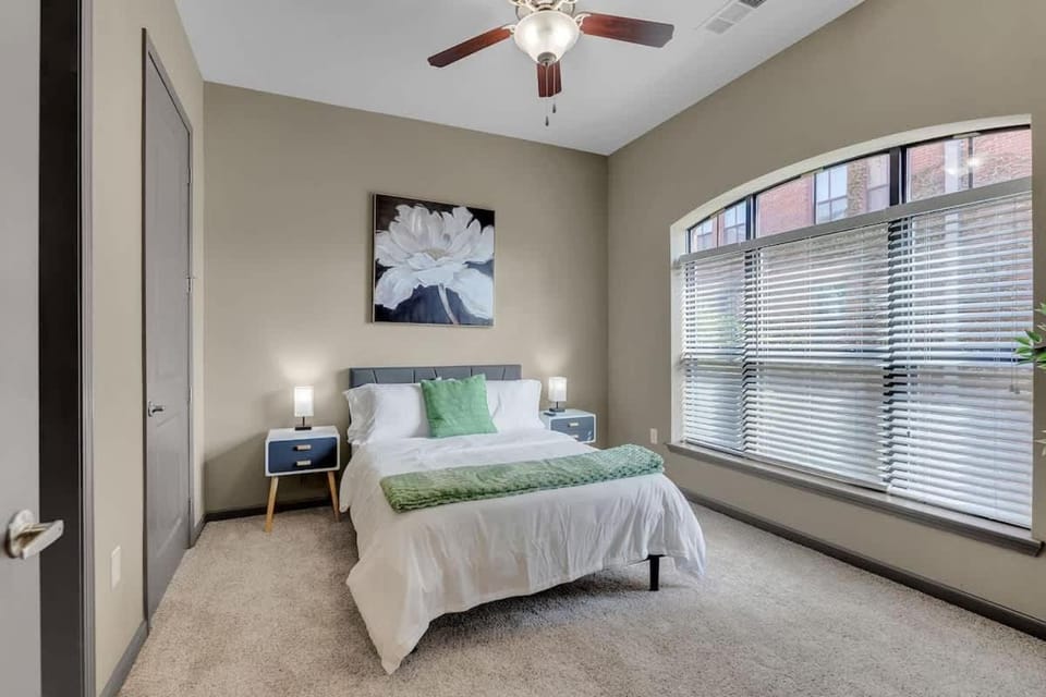 Cozy 2BR- Pool,Gym,Pkng,Near BOK Ctr&Arts Dstrct Apartment in Tulsa