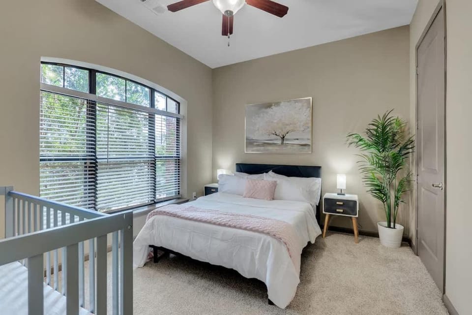 Cozy 2BR- Pool,Gym,Pkng,Near BOK Ctr&Arts Dstrct Apartment in Tulsa